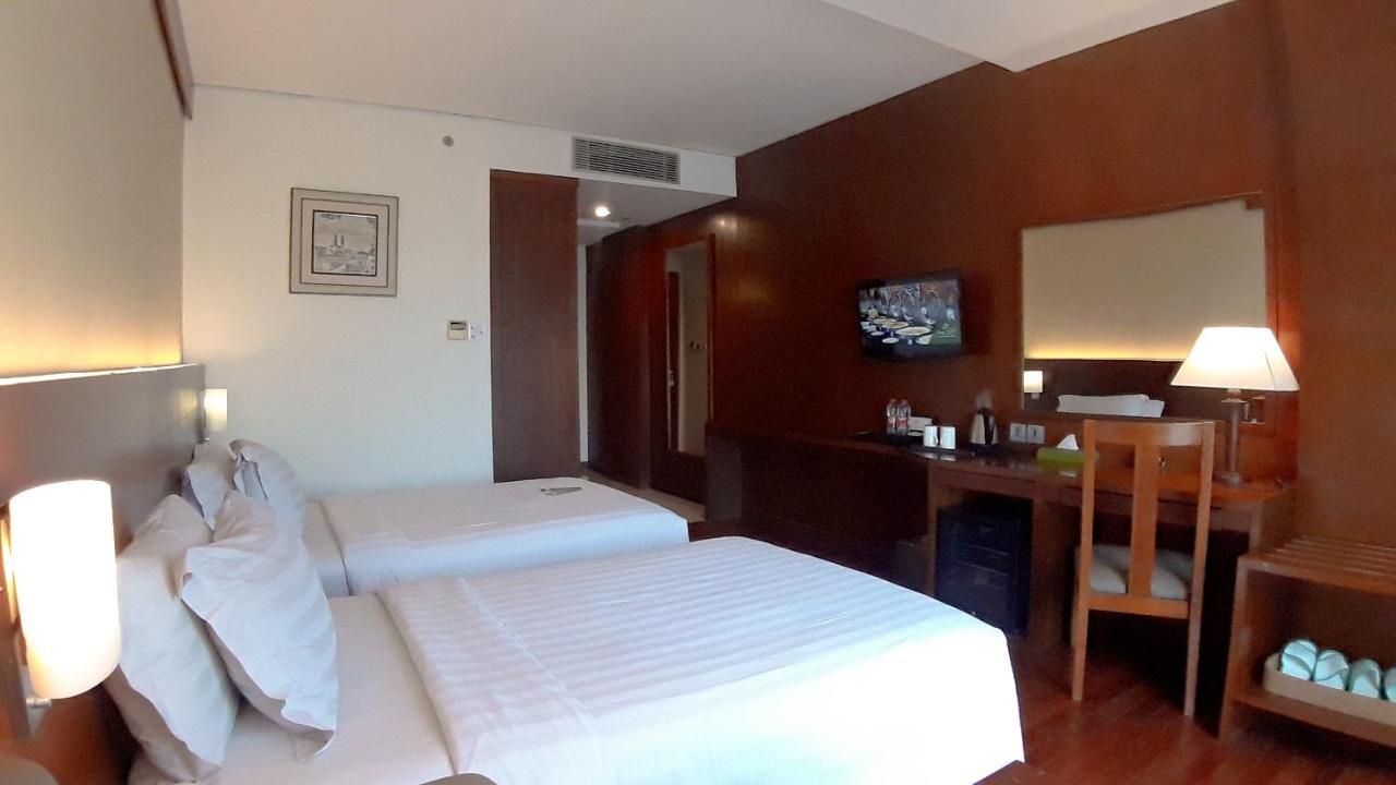 Oak Tree Emerald Hotel & Coventions Semarang Exterior foto