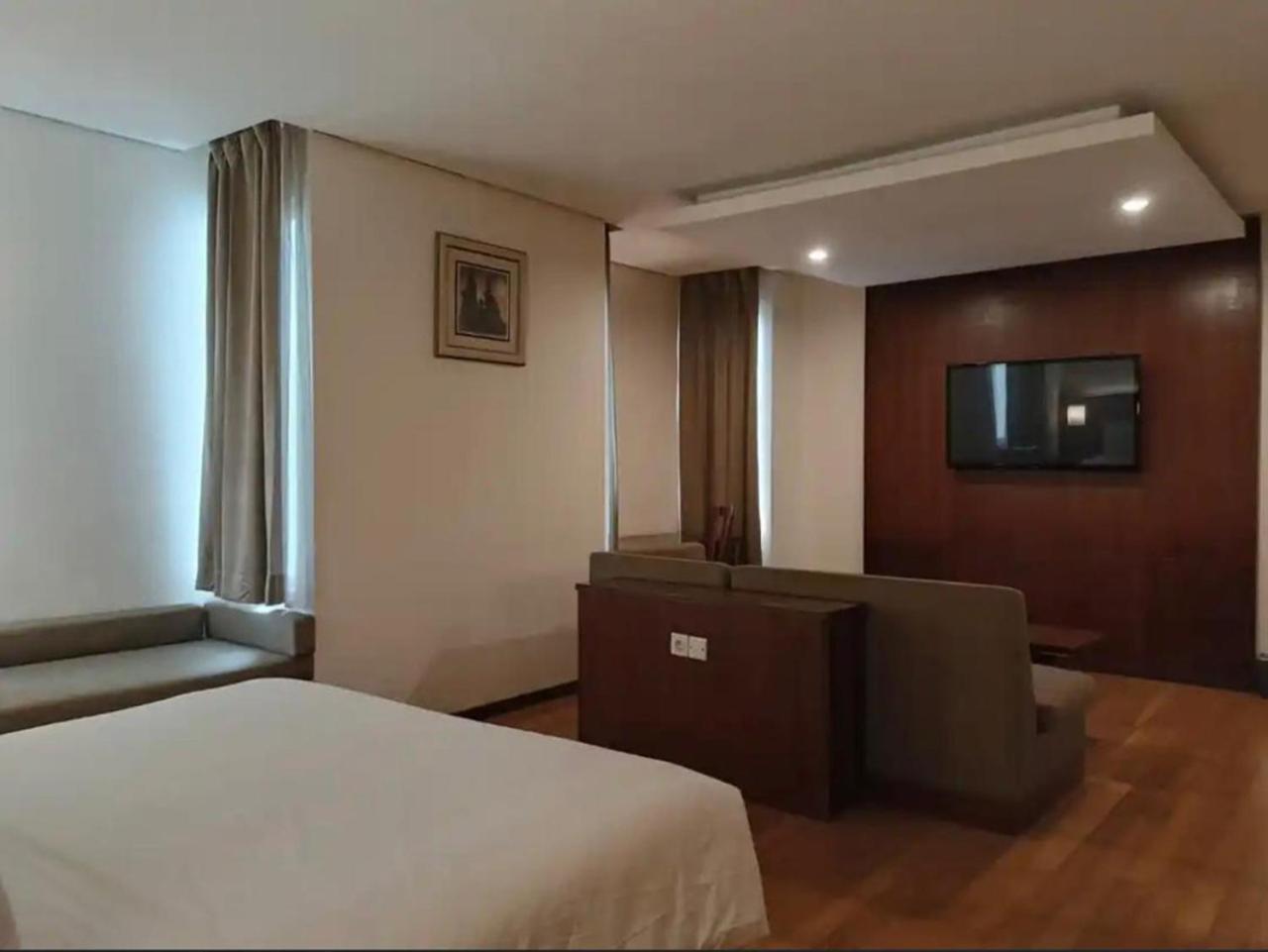 Oak Tree Emerald Hotel & Coventions Semarang Exterior foto