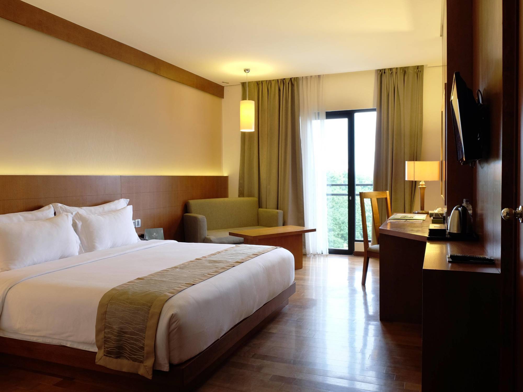 Oak Tree Emerald Hotel & Coventions Semarang Exterior foto