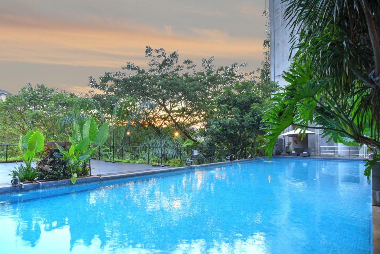 Oak Tree Emerald Hotel & Coventions Semarang Exterior foto